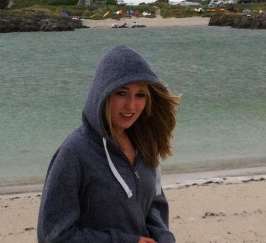 Həbsxanada lüt soyundurulan qız intihar etdi -  FOTO
