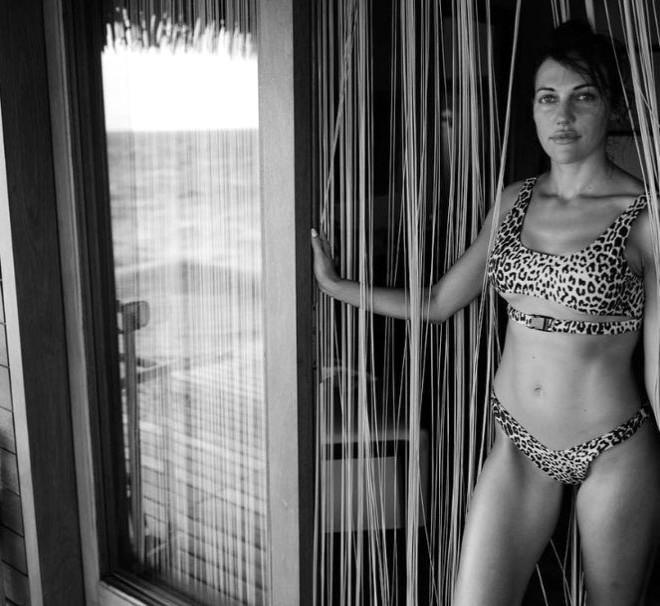 "Fotoşopu yaxşı bacarmır". "Hürrəm sultan" paylaşdığı bikinili FOTOsu ilə biabır oldu