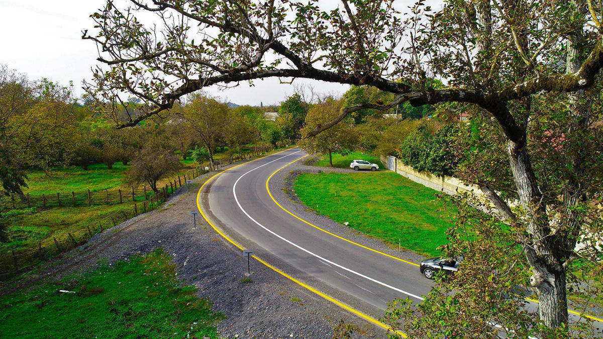 Mühüm turizm marşrutuna daxil olan Qax-Zaqatala yolu yenidən quruldu - FOTO