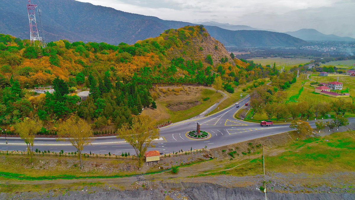 Mühüm turizm marşrutuna daxil olan Qax-Zaqatala yolu yenidən quruldu - FOTO