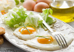 Yumurtanı günəbaxan və ya kərə yağında qızartmaq "Daş dövrü"dür: Əvəzinə nə edək?