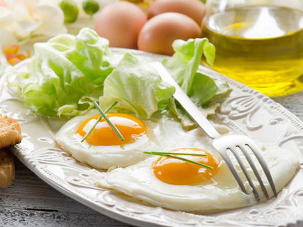 Yumurtanı günəbaxan və ya kərə yağında qızartmaq "Daş dövrü"dür: Əvəzinə nə edək?