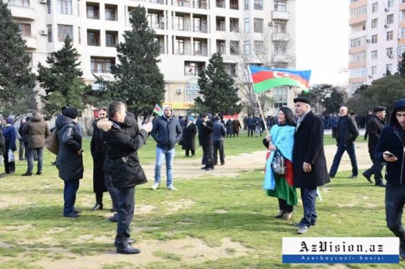 Bakıda "Məhsul" fotoatelyesi: şəkil çəkdirənlərin mitinqi