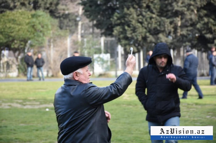 Bakıda "Məhsul" fotoatelyesi: şəkil çəkdirənlərin mitinqi
