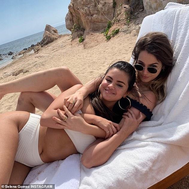 Selena Qomes dərddən qurtuldu, kökəldi - FOTO