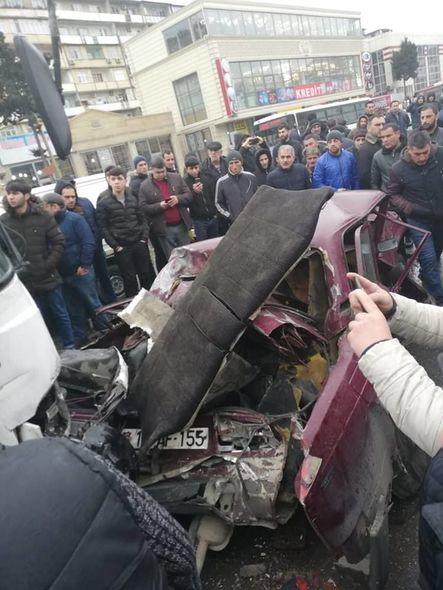 Bakıda avtobus dəhşətli qəza törətdi: 2 nəfər yaralanıb - YENİLƏNİB - VİDEO - FOTO