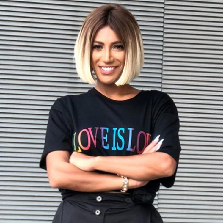 Röyanın LGBT paylaşımı səs-küy yaratdı - FOTO