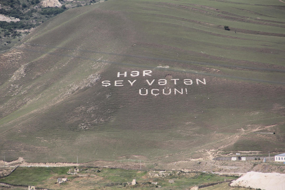 "Marş İrəli" iştirakçıları Ballıqaya ərazisində yerləşən "Hər şey vətən üçün" yazılan zirvəyə yürüş ediblər - VİDEO - FOTO