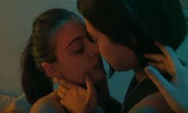 Yashirin kamera porno qizlar kamming Bogda yalangoch qizlar