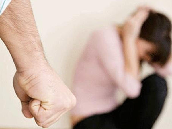 Məişət zorakılığı ilə bağlı müraciətlərin sayı açıqlanıb