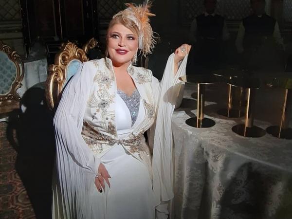 Əməkdar artistin mühafizəçiyə hərəkəti DİQQƏT ÇƏKDİ - <span class="color_red">VİDEO</span>