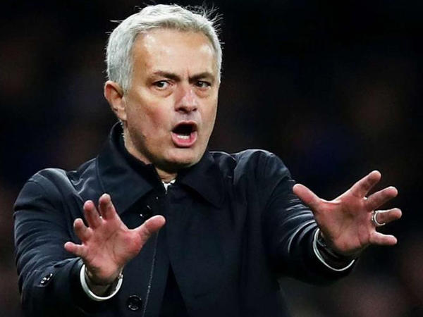 Mourinyo &quot;Qalatasaray&quot;ı məhkəməyə verdi