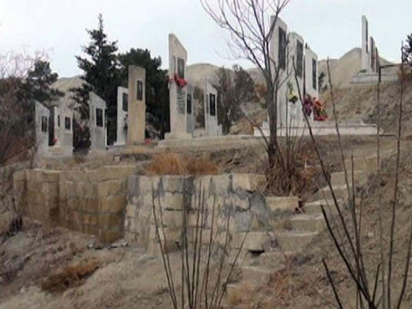 Azərbaycanda ərinin məzarına ziyarətə gələn qadın ÖLDÜ