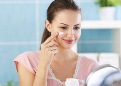 Makiyaj niyə üzümdə kələ-kötür qalır? - 6 səbəb və həlli