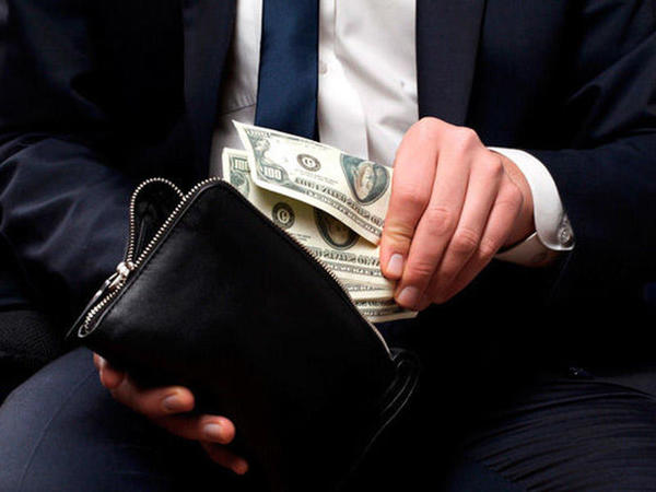 Deputat köməkçisi olmaq istəyən şəxs aldadıldı - 25 min manat