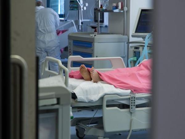 Yeni virus ölkəni alt-üst etdi - Xəstələr dəhlizdə yatır - <span class="color_red">FOTO</span>