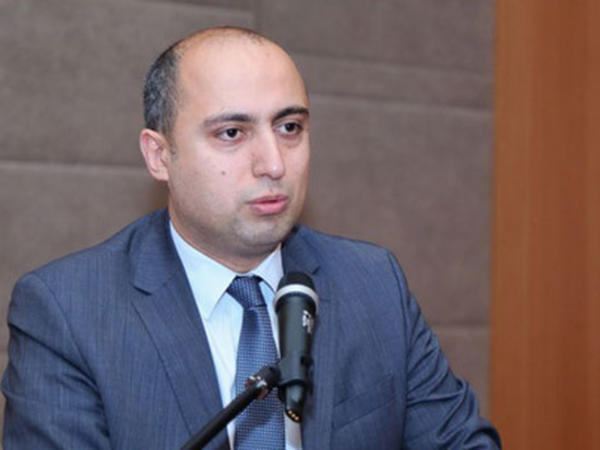 Monitorinq imtahanında sual kitabçası şagirdə niyə verilmir? - Emin Əmrullayevdən izah