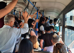 Bakıda avtobusda əlbəyaxa dava - <span class="color_red">VİDEO</span>