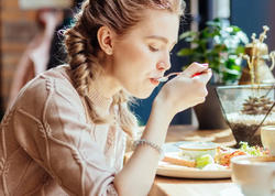 Uzun ömür üçün ən yaxşı nahar: Əzələ və beyin dostu