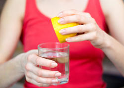 Yatmazdan əvvəl zeytun yağı və limon "shot"u içməyin möcüzəvi təsirləri