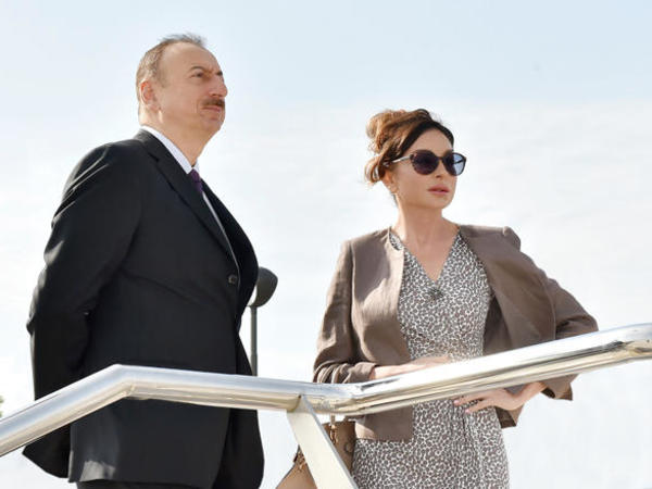 İlham Əliyev və Mehriban Əliyeva Bakıda Zəfər muzeyinin açılışında iştirak ediblər