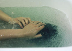 Qrip zamanı isti vanna qəbul etmək təhlükəlidir