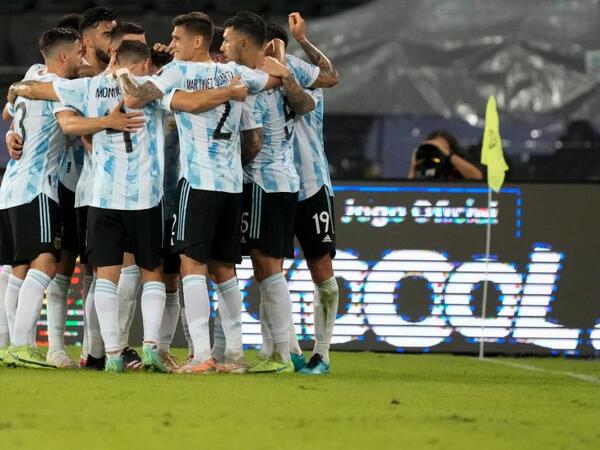 FIFA Argentina milli komandasını cəzalandırıb
