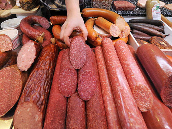Kolbasa yeməyin, bu xəstəlikləri yaradır - Ekspertdən açıqlama