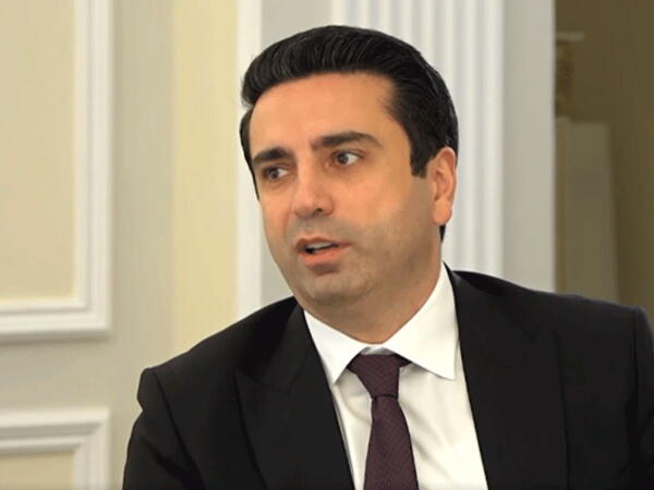Alen Simonyan deputat mandatından imtina etdi