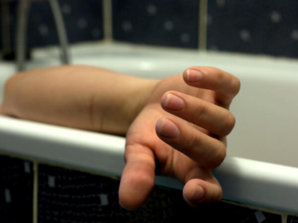 Bakıda 14 yaşlı qızla gənc oğlan hamamda dəm qazından zəhərləndi - Ölən var