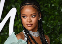 Rihanna Nyu-York küçələrində &quot;belə yaxalandı&quot; - VİDEO