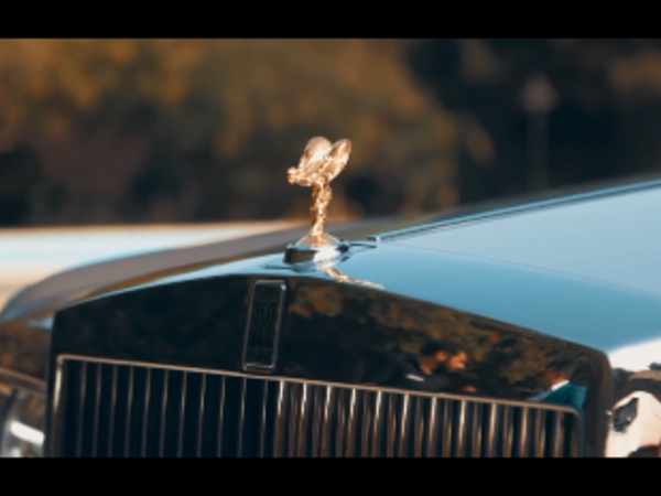 Bəhreyn kralından III Çarlza dəyərli hədiyyə – “Rolls-Royce” avtomobili