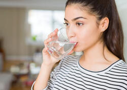 Yemək yeyərkən su içməyin- <span class="color_red">Qastroenteroloqdan xəbərdarlıq</span>