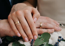 Azərbaycanda bu qədər kişi həyat yoldaşının soyadını götürüb