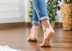 Evdə ayaqyalın gəzənlərdə bu xəstəlik olur
