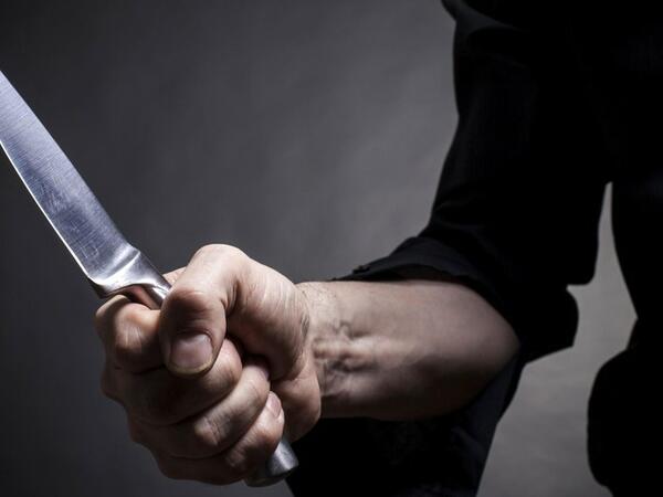 Anasını qorumaq istəyərkən atasını öldürdü