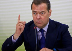 Medvedev Makronu ələ saldı – adını <span class="color_red">belə yazdı </span>