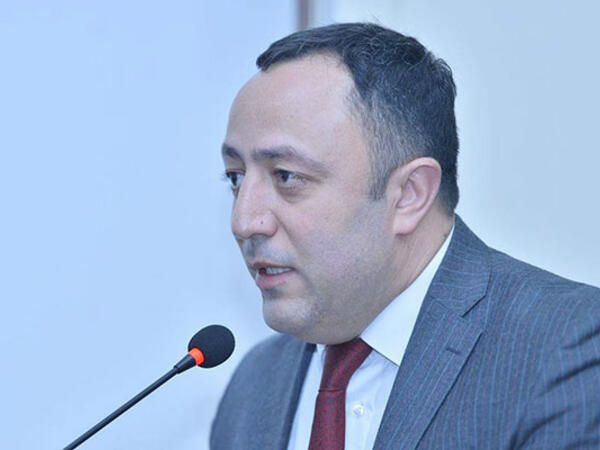 Anar Əsədlinin məhkəməsində dava düşdü