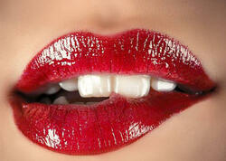 Stomatoloq öpüşməyin dişlərə faydasından danışdı