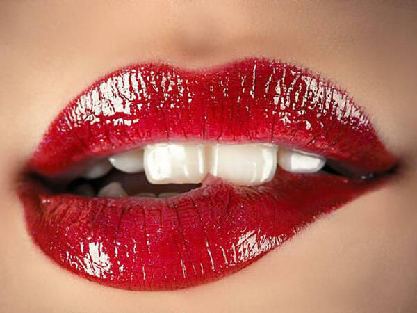 Stomatoloq öpüşməyin dişlərə faydasından danışdı