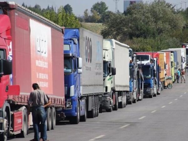 Yük maşını sürücülərinin NƏZƏRİNƏ: Rusiyada yeni qərar