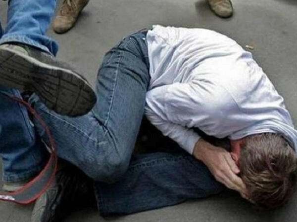 Qayınata kürəkənini DÖYDÜ - Bağırsağı partladı