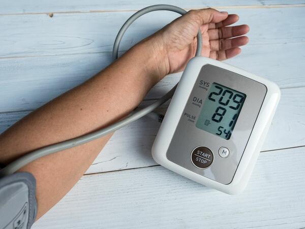 &quot;Təzyiqiniz qalxıbsa, oturun, oturmusunuzsa, uzanın&quot;