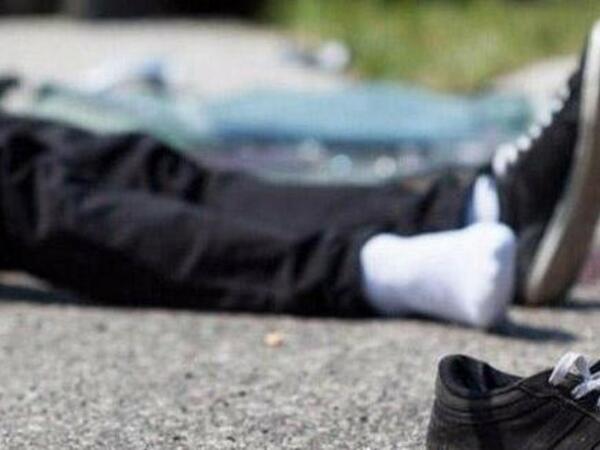 Avtomobil piyadanı vuraraq öldürdü