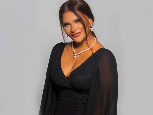 Əməkdar artist dərin yarıqlı libası ilə DİQQƏT ÇƏKDİ - <span class="color_red">VİDEO</span>