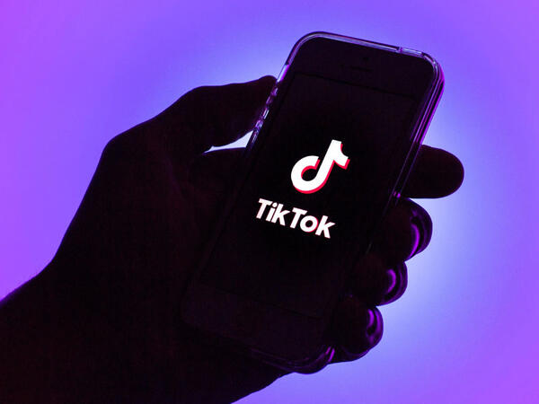 “TikTok” yüzlərlə əməkdaşını <span class="color_red">işdən çıxarır</span>