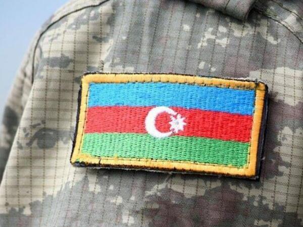Müdafiə Nazirliyinin hərbi qulluqçuları təltif edilib