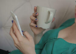 Əxlaqsız şəkillər göndərənlər cərimələnsin - Deputatdan təklif