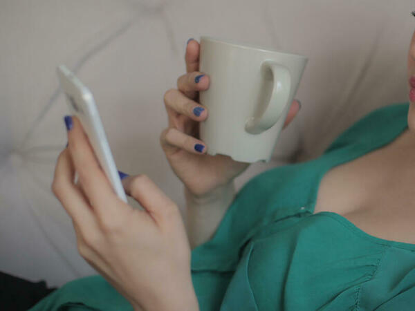 Əxlaqsız şəkillər göndərənlər cərimələnsin - Deputatdan təklif