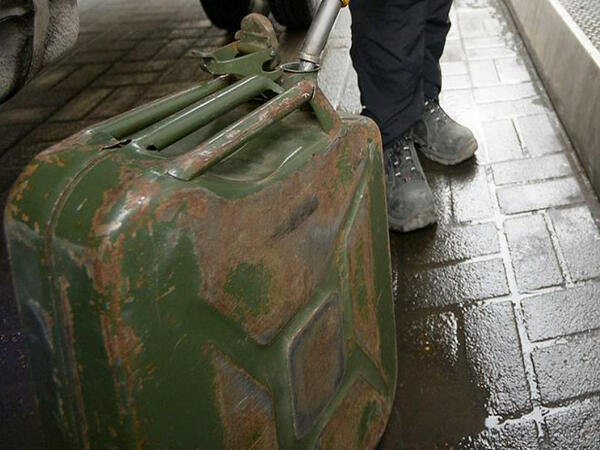 Rusiyada qarajlarda benzin saxlayanlara 15 min cərimə